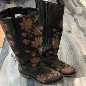 Liberty black chocolate brown cowboy Boots with Tan Embroidery